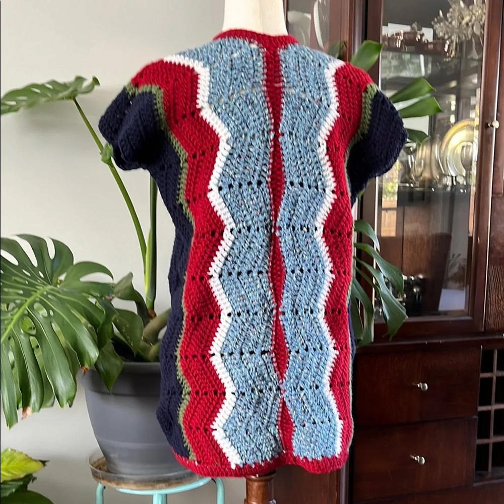 BEAUTIFUL MULTICOLOR CROCHET VEST - Picture 2 of 7